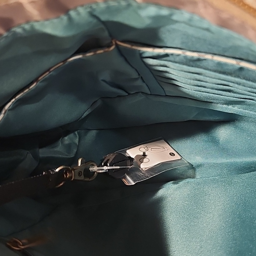 Travelon Crossbody Bag Like New Condition - Picture 10 of 13